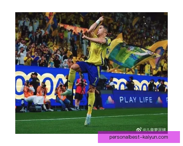 足球明星大秀引发关注，球员表现备受期待